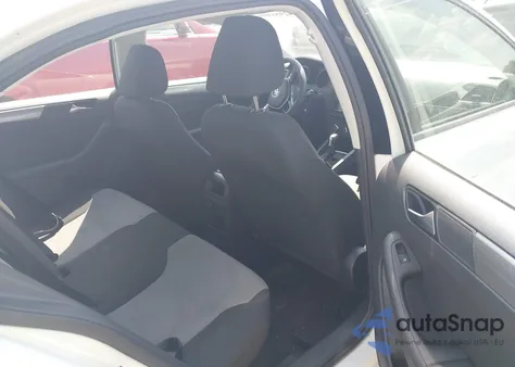 2018 Volkswagen Jetta 1.4T S z USA, uszkodzony, nr VIN 3VW2B7AJ2JM246997